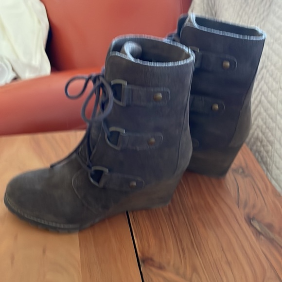 Boots - Picture 2 of 3